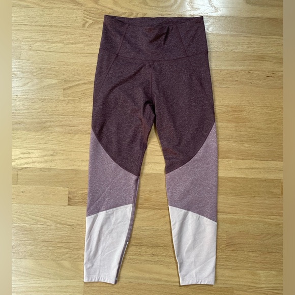 Old Navy Active Elevate ColorBlock Leggings Size Medium in Excellent Condition - Picture 2 of 11